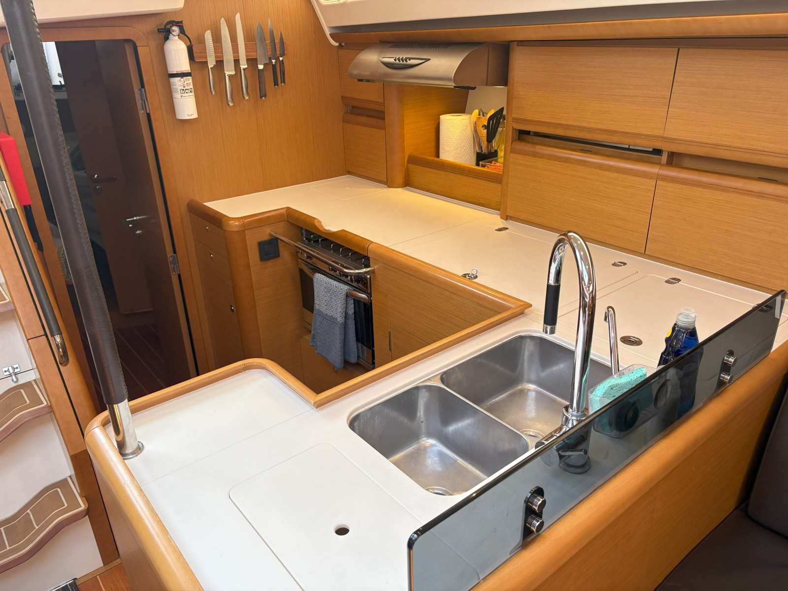 S/V Remedy, photo 14